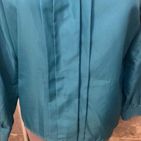 Separate Issue. Size 1X-2X. Teal Poly Long Sleeve. Button Cuff. Pleated. B125 - Picture 3 of 6